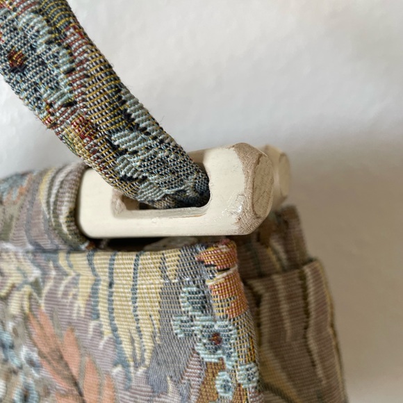 Toby Weston Floral Tapestry Handbag With Adjustable Strap - Picture 10 of 15